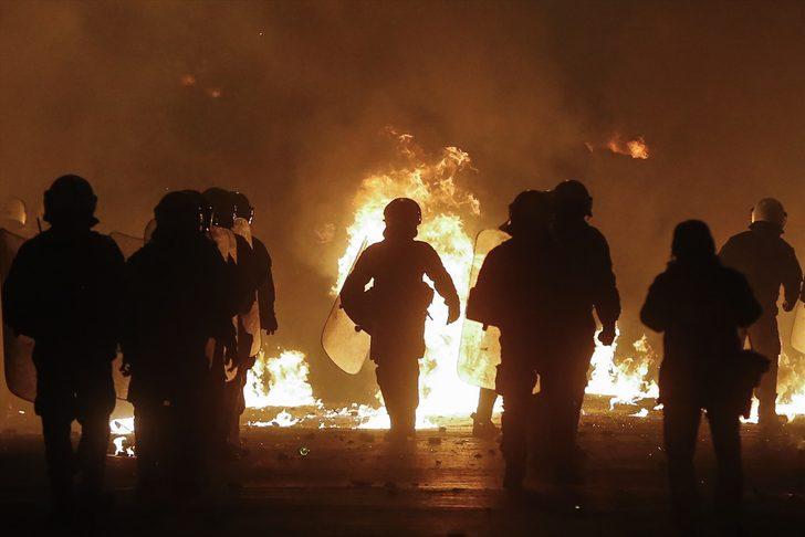 Yunanistan'daki Aleksandros Grigoropulos'u anma eylemlerinde olaylar çıktı G2