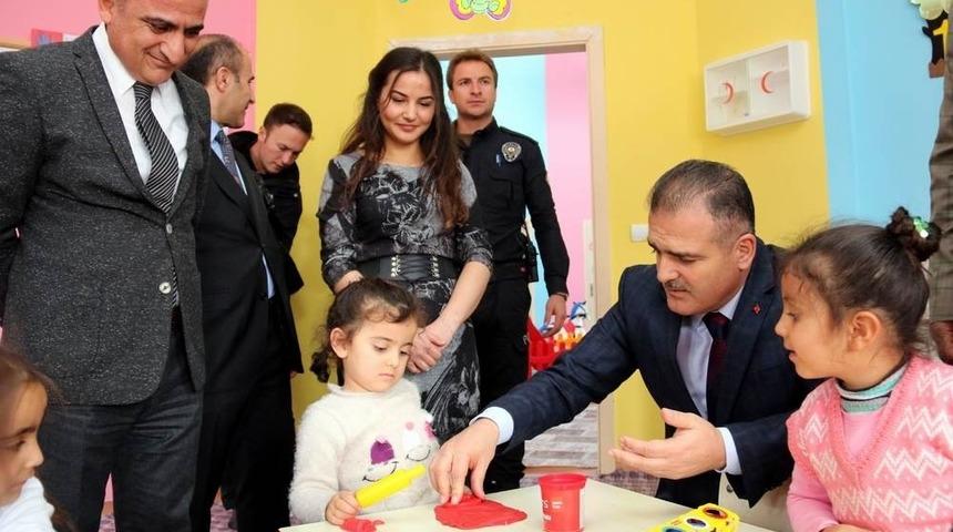 Vali Akbıyık&rsquo;tan Bağışlı k&ouml;y&uuml;ne ziyaret