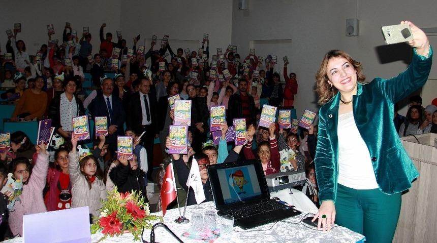 Yazar Ayşe G&uuml;l Zorlu, Vanlı &ccedil;ocuklarla buluştu