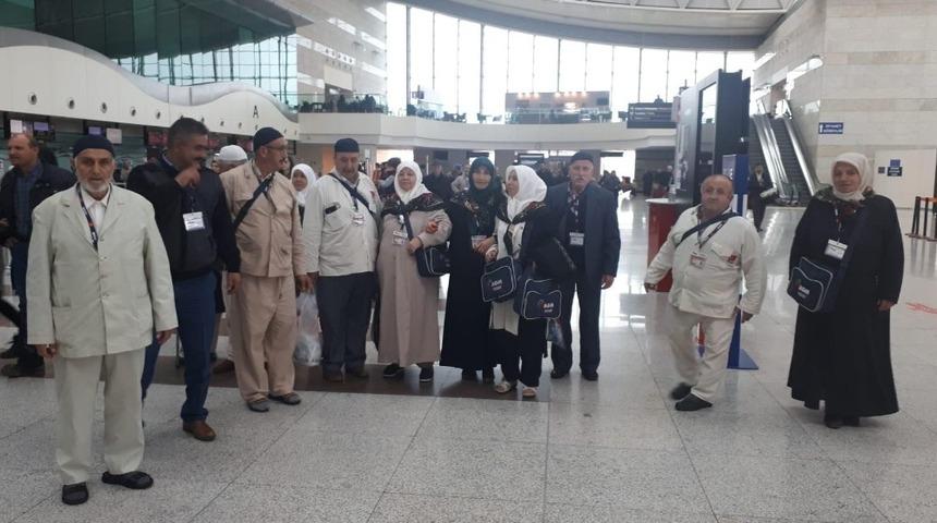 Umre yolcuları kutsal topraklara uğurlandı