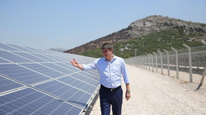 Antalya&rsquo;da &ccedil;ift&ccedil;inin elektriğini &uuml;retecek 3. g&uuml;neş santrali kuruluyor