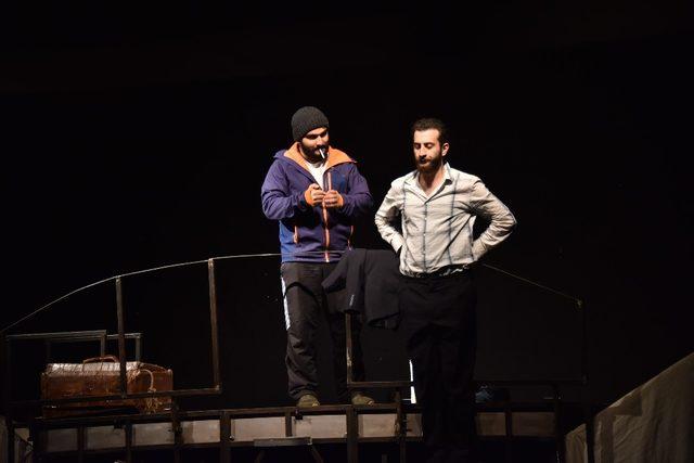 Boz&uuml;y&uuml;k&rsquo;te &ldquo;Son &Ccedil;ıkış&rdquo; sahnelendi 1