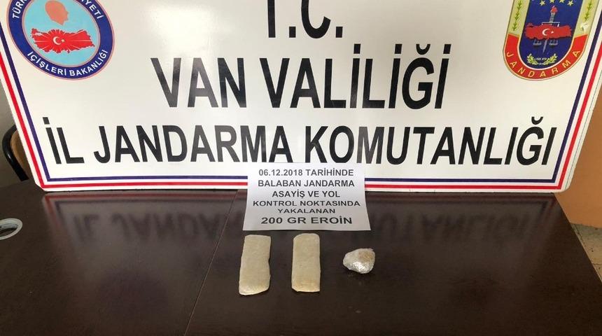 Ayakkabı ke&ccedil;esinin altından eroin &ccedil;ıktı