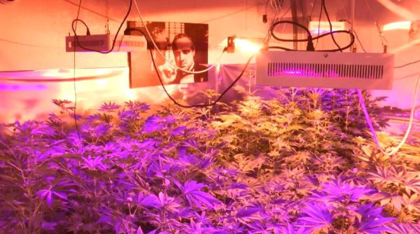 Lüks villaya baskın! İçeriden çıkanlar şoke etti