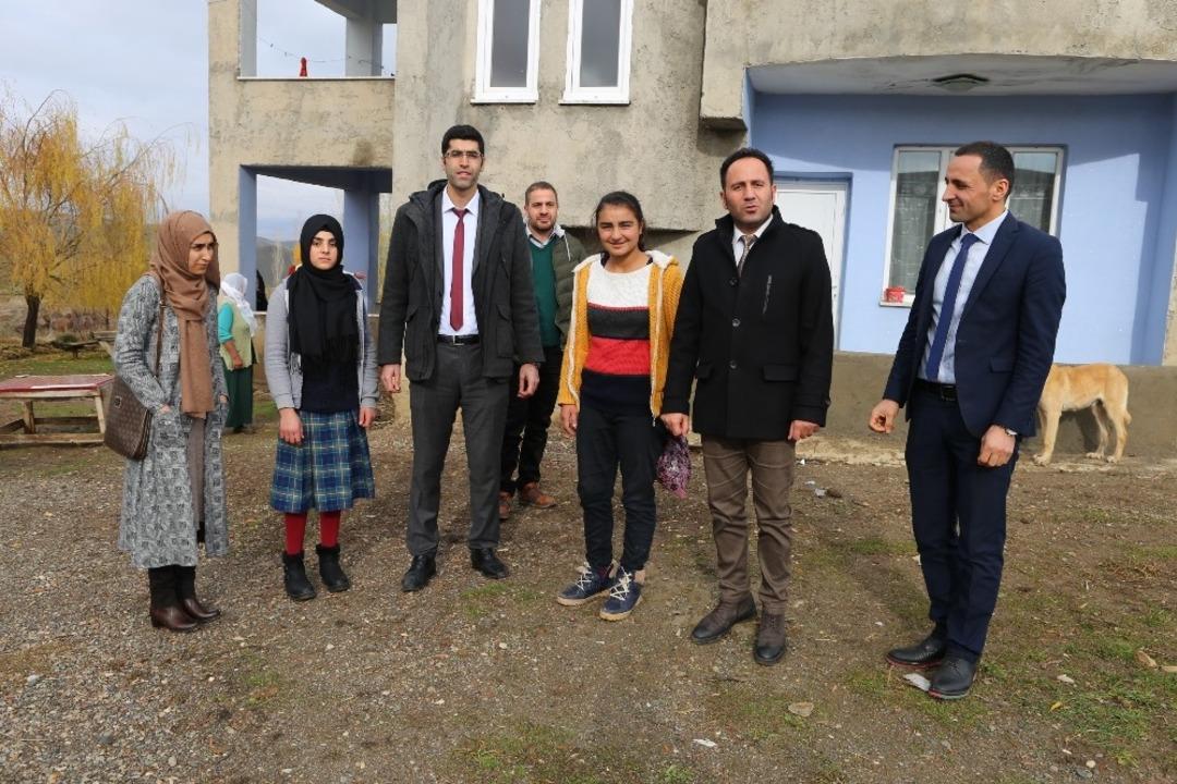 Aileleri ikna edilen kız &ccedil;ocukları okula kazandırılıyor