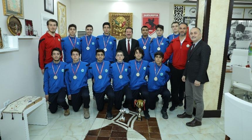 Başkan Tok: &ldquo;Sporun ve sporcunun yanındayız&rdquo;