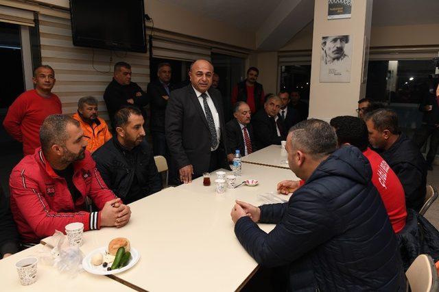 Başkan Arslan, şantiye işçileriyle kahvaltı yaptı