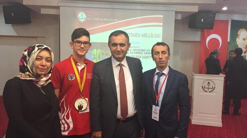 Bakan Sel&ccedil;uk,  Avrupa Satran&ccedil; Şampiyonu Serhat Berat&rsquo;ı kabul etti