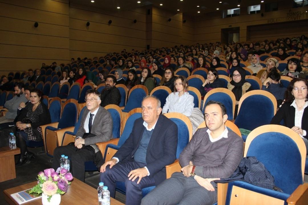 Teknoloji ve Sosyal Medya Bağımlılığı paneli