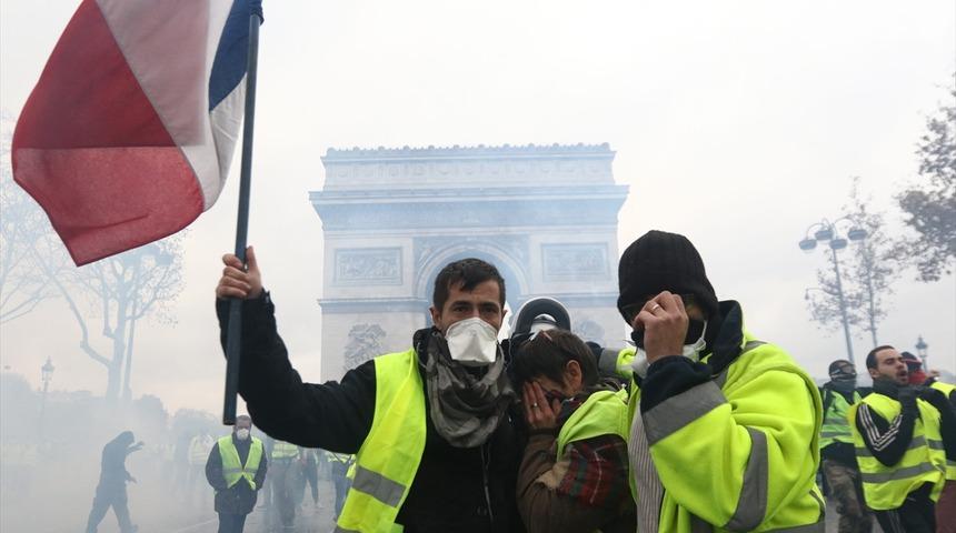 Fransa'da cumartesi alarmı! 'Sarı yelekliler' başkent sokaklarına yeniden çıkıyor