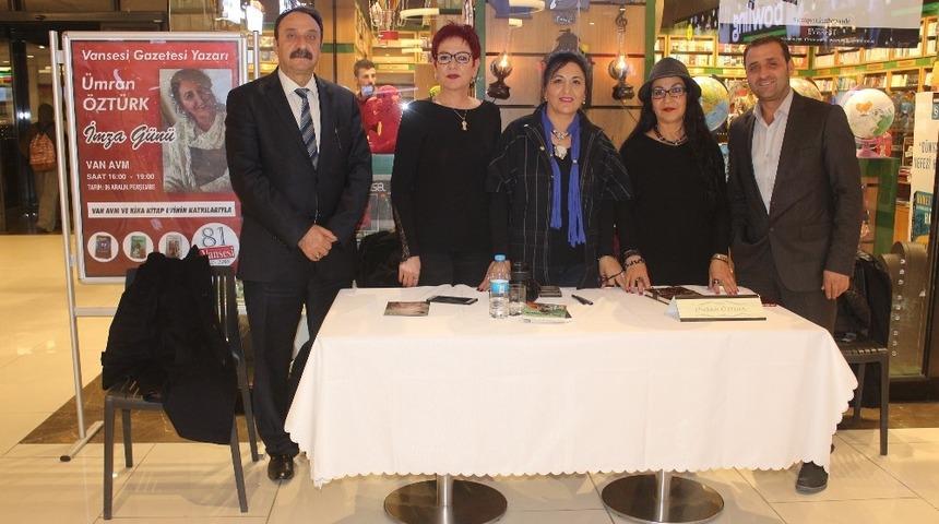 Yazar &Uuml;mran &Ouml;zt&uuml;rk&rsquo;&uuml;n imza g&uuml;n&uuml;ne yoğun ilgi