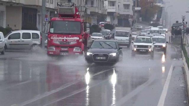 Gaziantep’te sağanak yağış etkili oluyor