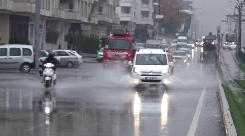Gaziantep’te sağanak yağış etkili oluyor