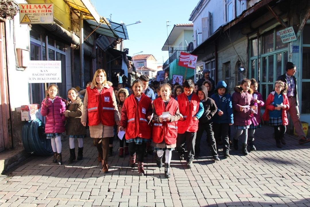 &lsquo;Manisa sana kanım feda&rsquo; projesine Kula&rsquo;dan destek