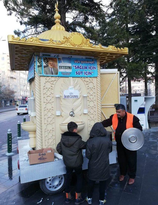 Ereğli Belediyesinden vatandaşlara süt ikramı