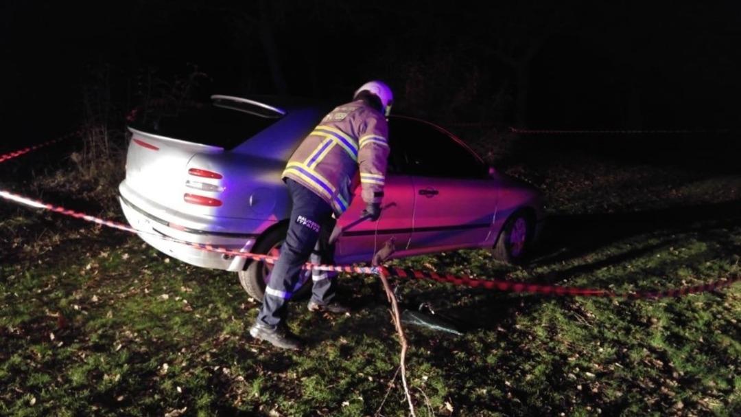 Kız arkadaşına kızdı, piknik t&uuml;p&uuml; ile aracında intihar etti