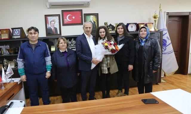 Başkan Dişli Güneşler Lisesi’ni makamında ağırladı