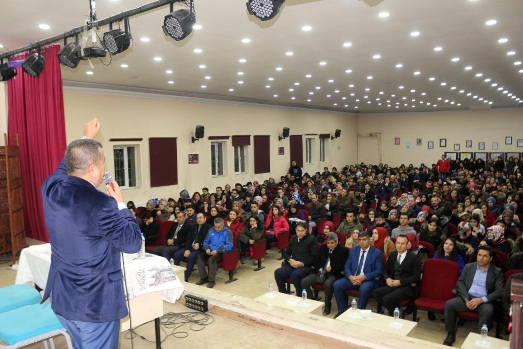 Eğitimci Yazar Tanışır&rsquo;dan konferans