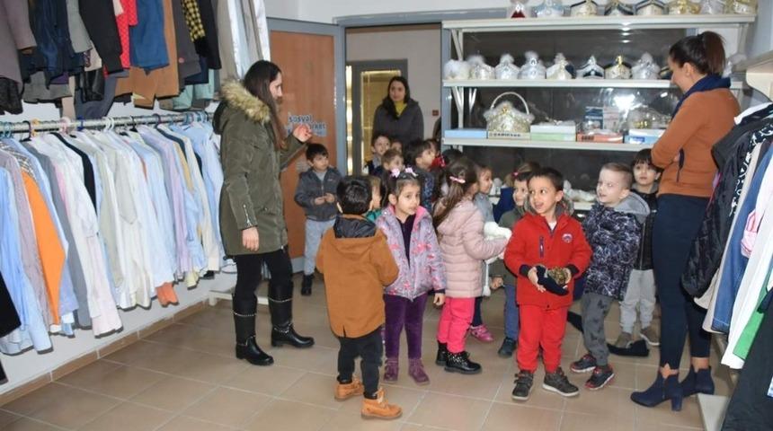 Aliağalı minik &ouml;ğrencilerden duyarlı davranış