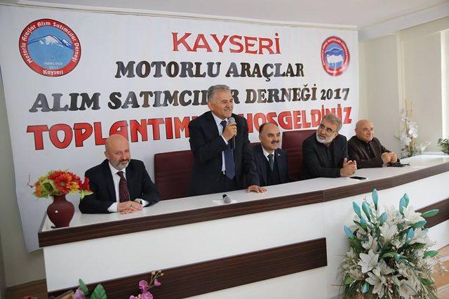 Başkan Büyükkılıç Oto Galericiler Sitesi esnafı ile bir araya geldi