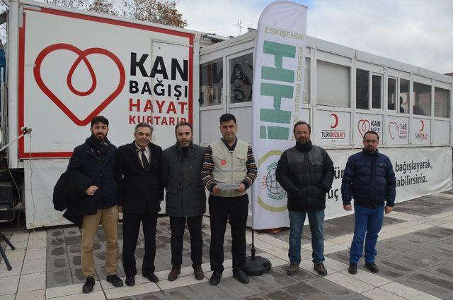 İHH’dan Kızılay’a kan bağışı