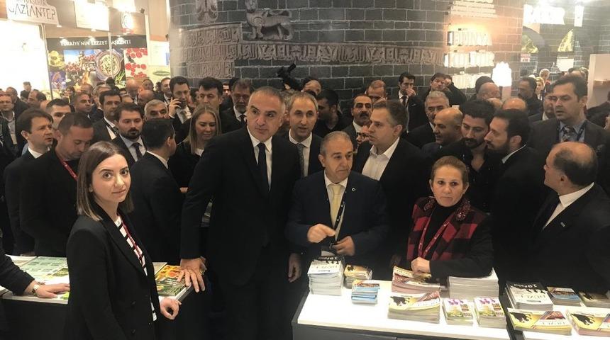 D&uuml;zce standı ilgi odağı oldu