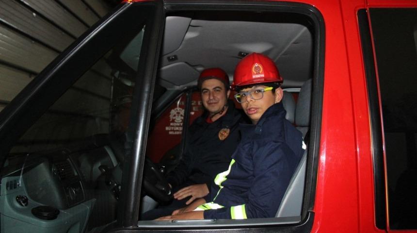 Williams Sendromlu Emre&rsquo;nin itfaiyeci olma hayali ger&ccedil;ek oldu