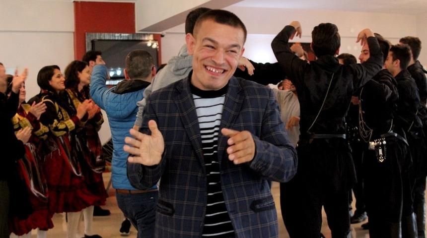 &Ouml;zel gen&ccedil;ler davul, zurna ve kemen&ccedil;e eşliğinde doyasıya eğlendiler