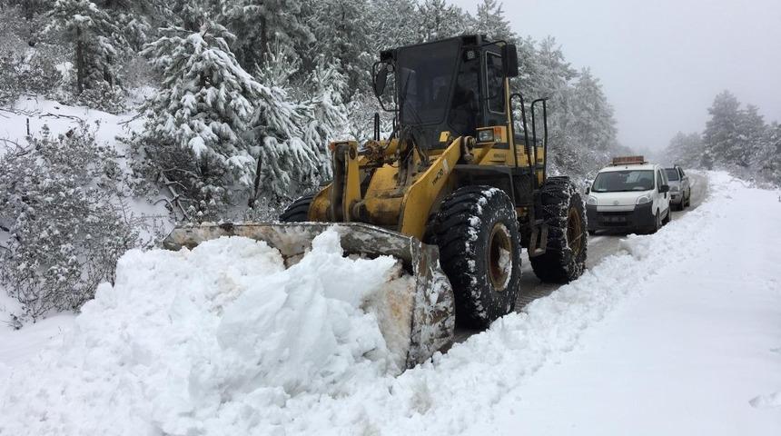 Karacasu&rsquo;da yoğun kar yağışı etkili oldu