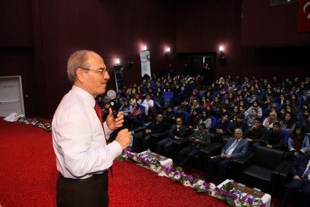 Öğrencilere ‘Başarıda Moral ve Motivasyon’ konferansı