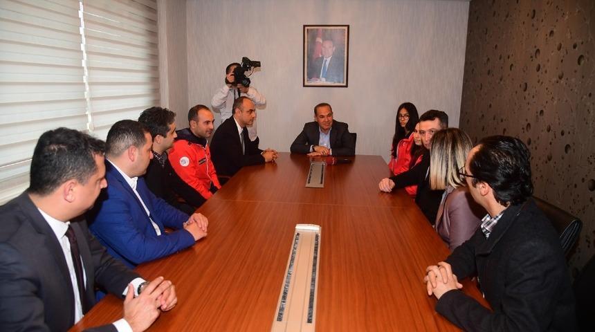 D&uuml;nya birincisi gen&ccedil;lerden Başkan S&ouml;zl&uuml;&rsquo;ye teşekk&uuml;r ziyareti