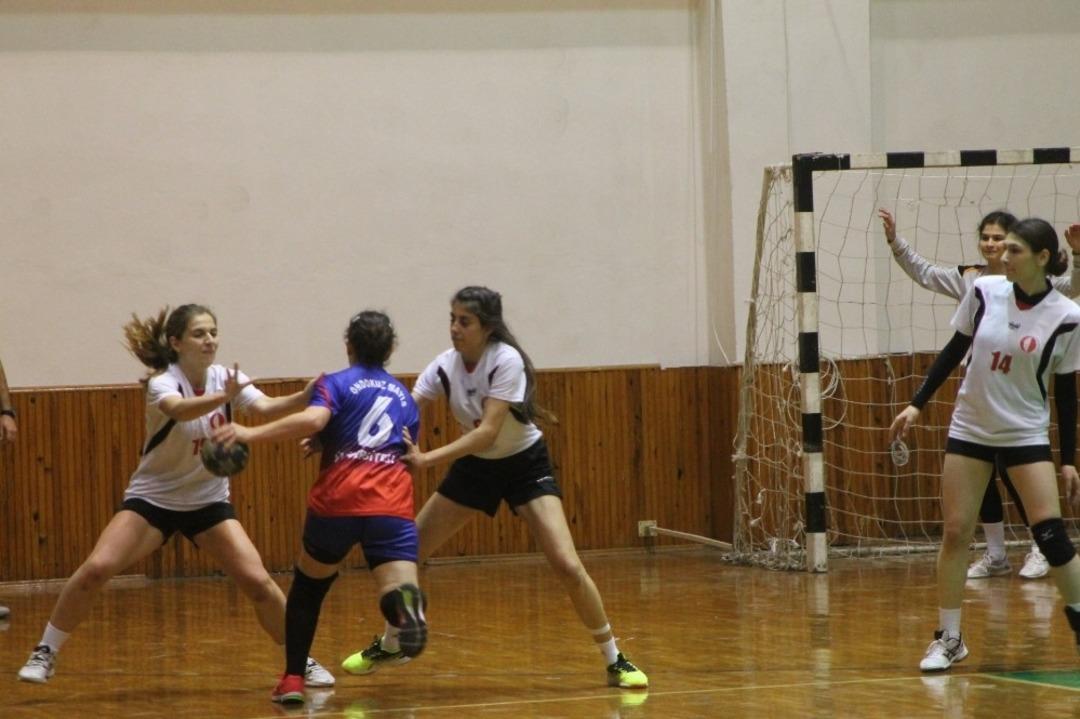 &Uuml;niversitelerarası Hentbol Turnuvası finalleri Kuşadası&rsquo;nda yapıldı