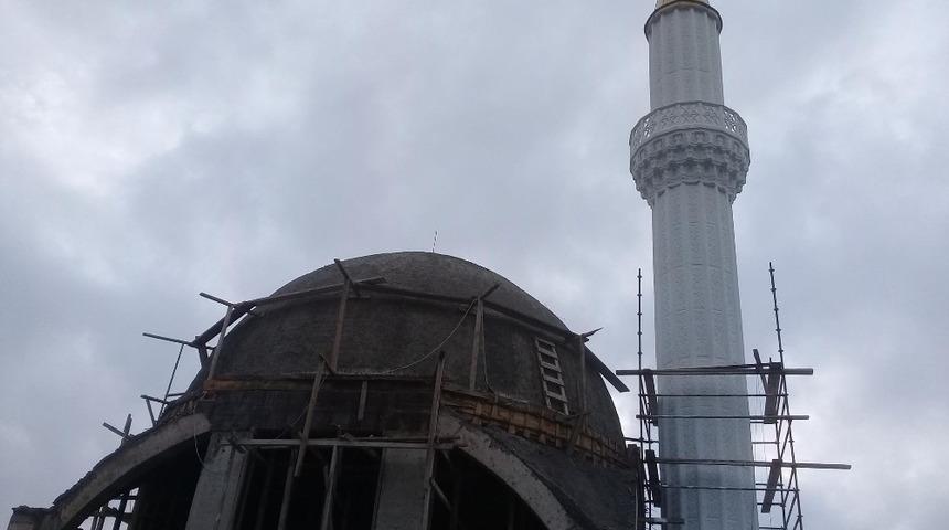 Otoban &Uuml;st&uuml; Camii&rsquo;nin minaresi tamamlandı