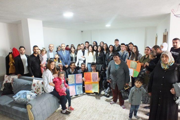 Lise öğrencilerinden engellilere moral ziyareti G1