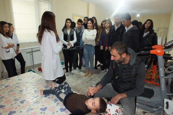 Lise öğrencilerinden engellilere moral ziyareti G5