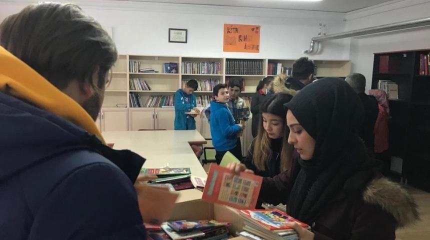 K&ouml;y okulu k&uuml;t&uuml;phanesine 650 adet kitap yardımı