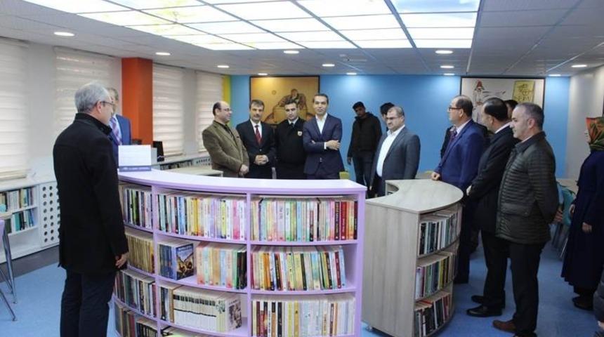 Liseye k&uuml;t&uuml;phane