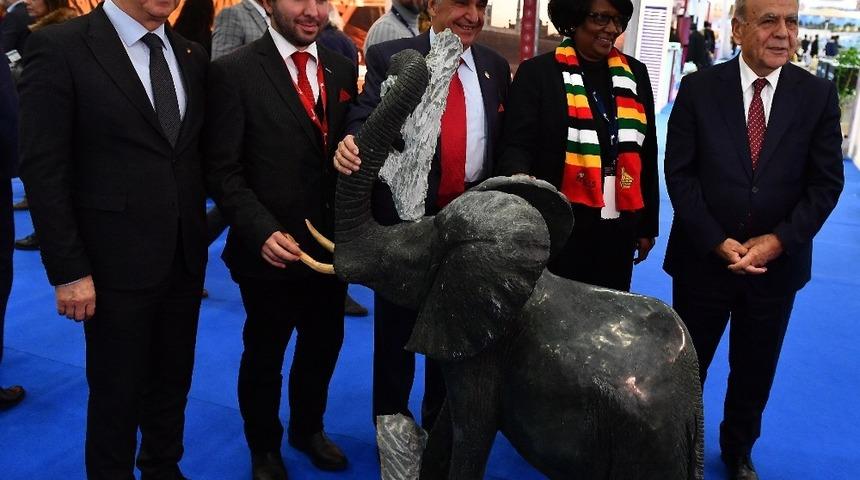 Afirka&rsquo;da yapılan 4 hayvan heykeli Doğal Yaşam Parkı&rsquo;nda