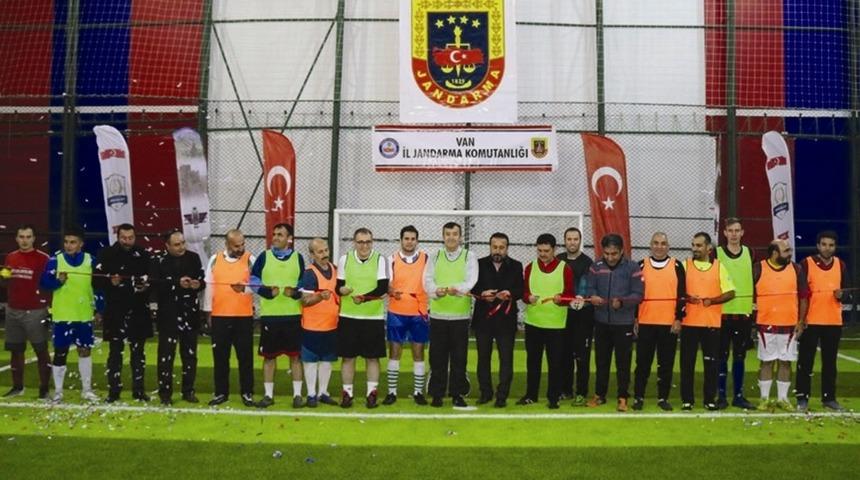 Mehmet&ccedil;ik ile gazeteciler arasında dostluk ma&ccedil;ı