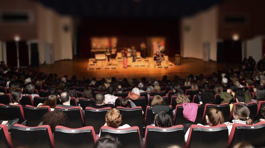 İzmir Sanat&rsquo;ta &uuml;cretsiz tiyatro oyunları