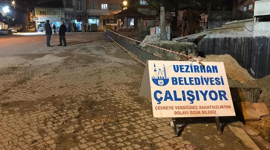 Vezirhan Belediyesi &ccedil;alışmalarına gece de devam ediyor