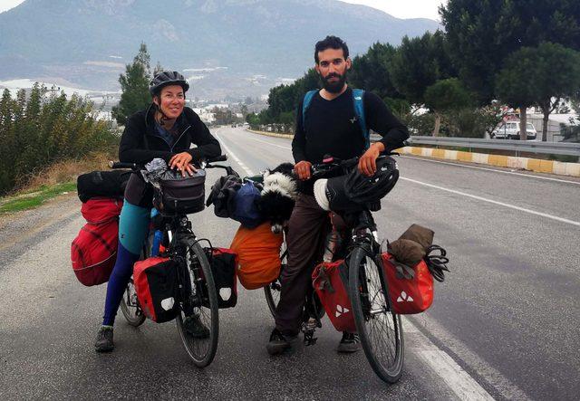 Hayvanlar için 13 bin kilometre pedal çevirdiler