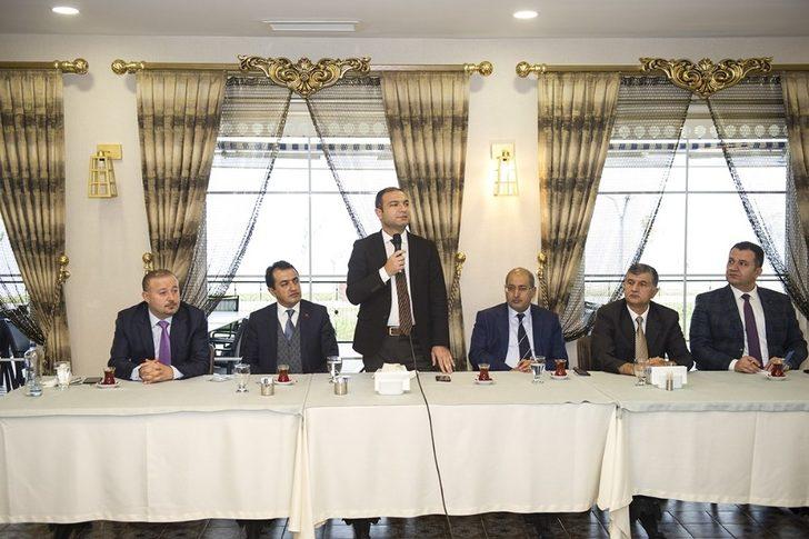 Vali Vekili Aslan, muhtarların sorunlarını dinledi G1