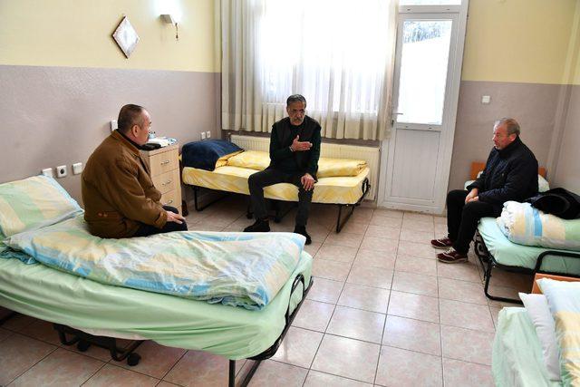 İzmir'de kış mevsiminde evsizlere sıcak yuva