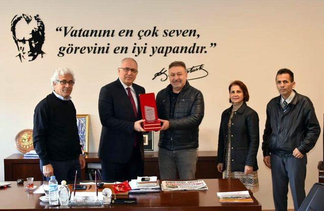 Salfod’tan Başkan Kayda’ya plaketli teşekkür