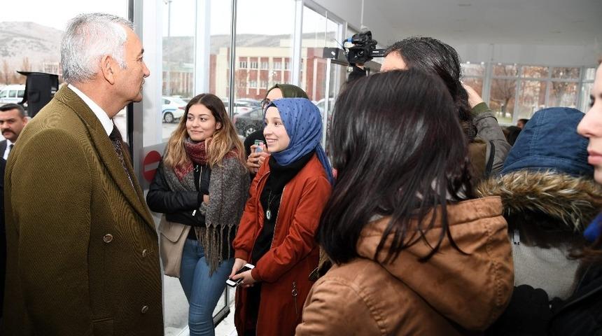 Isparta Belediyesi parklarda &uuml;cretsiz internet kuruyor