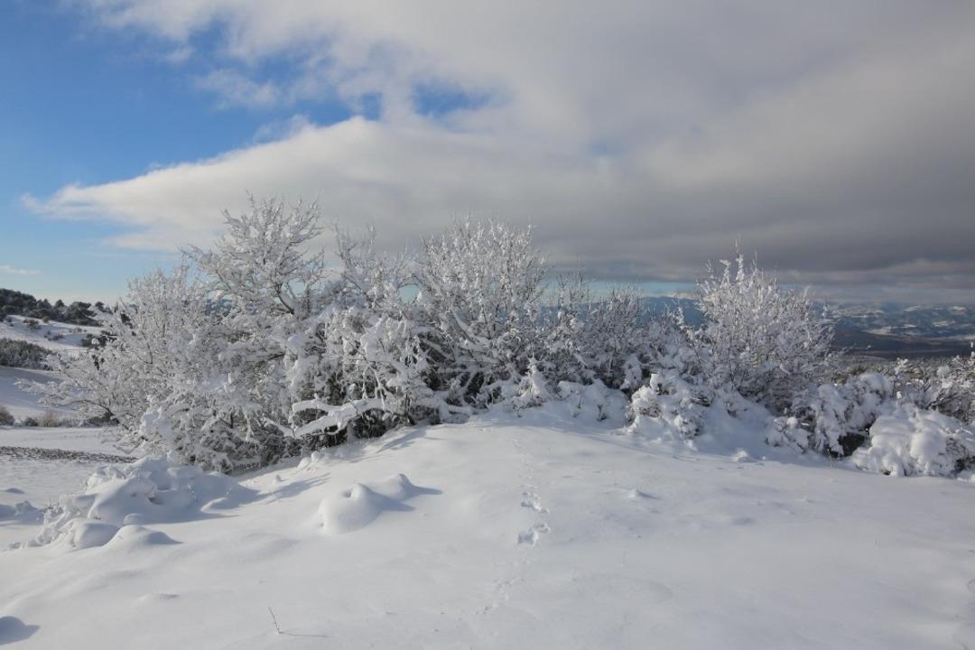 Uşak&rsquo;ta kar yağışı sonrası kartpostallık g&ouml;r&uuml;nt&uuml;ler