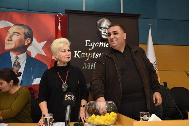 Tarsus Belediyesi’nde toplu konut için kura heyecanı yaşandı