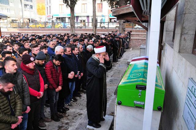 Taraftar grubu lideri, halı saha maçı sonrası kalp krizi geçirip öldü (2)