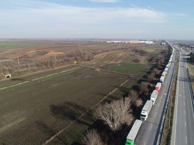 Kapıkule'de 12 kilometre TIR kuyruğu